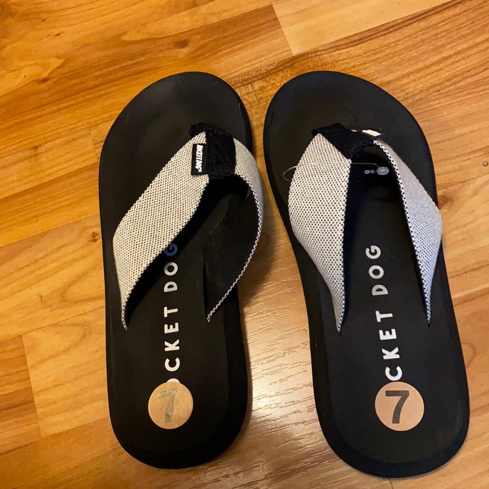 Rocket dog flip flops